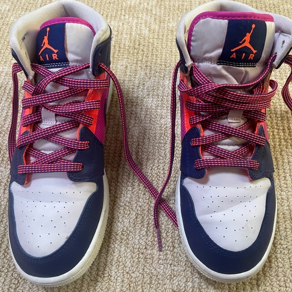 Air Jordan low tops EUC - Picture 2 of 6